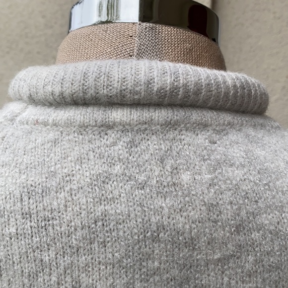 Madewell alpaca/wool blended with other material. Gorgeous stretchy sweater! - Picture 8 of 11